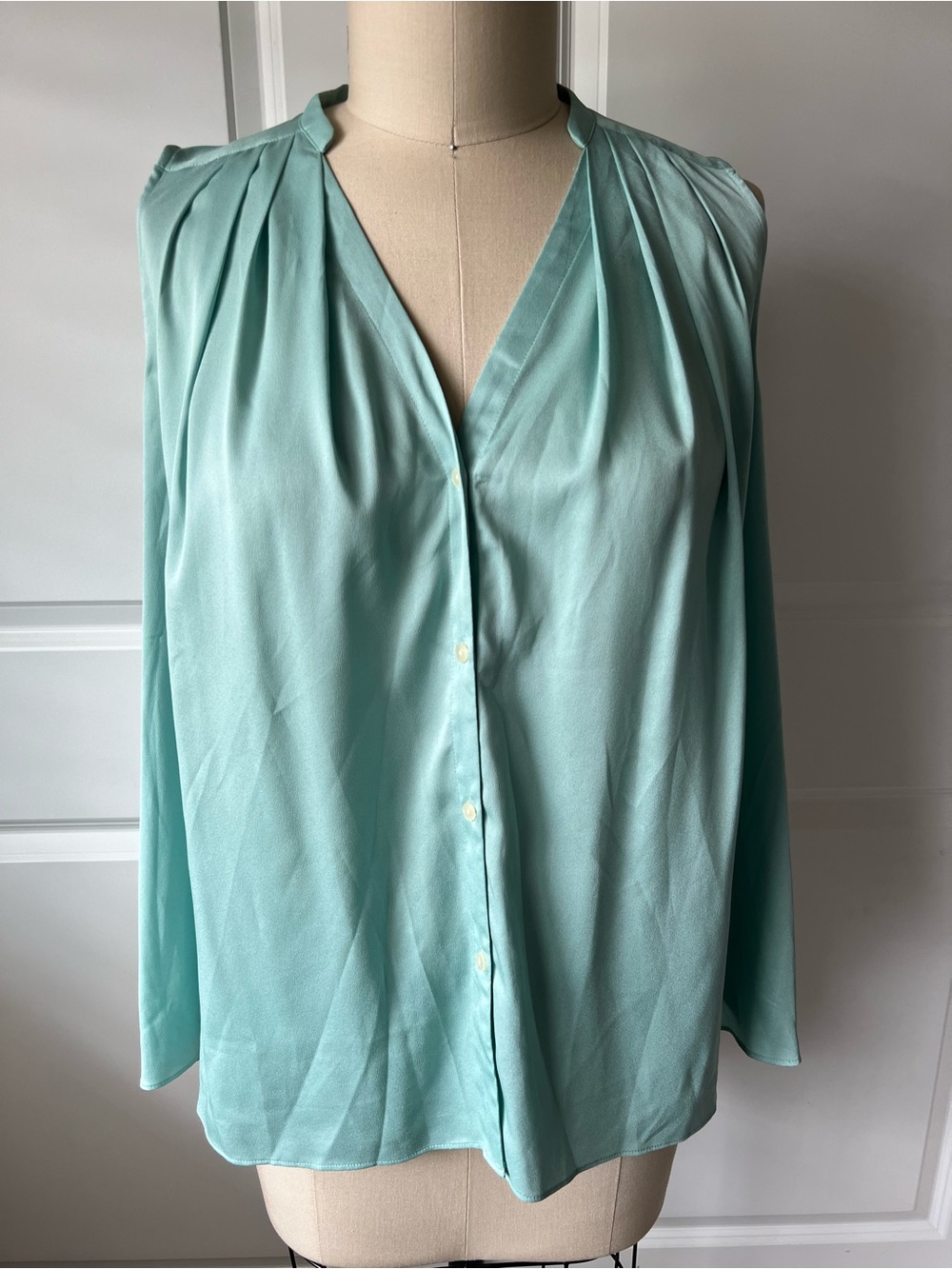 Ann Taylor Mint Green Pleated V-Neck Button-Front Blouse